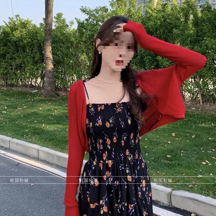 Red cardigan, lifting effect, flowered