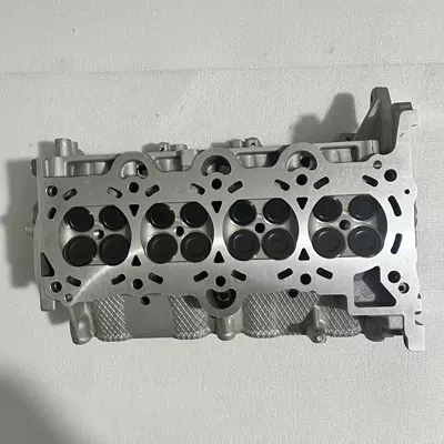 Engine Cylinder Head G4Fg Is Suitable for Cylinder Head Assemblies of Hyundai I20/I30/Ix20/Getz/Kia Rio, Etc (Cylinder and parts)