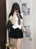 Hot girl short-sleeved shirt [white] pointed corner style at hem