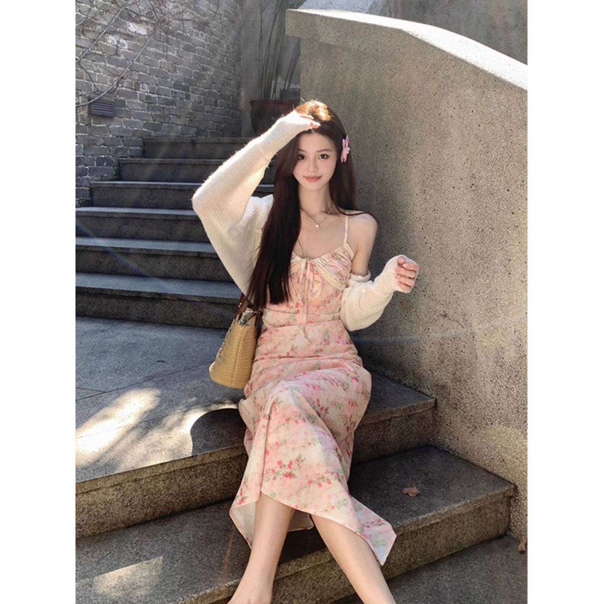 法式浅粉色吊带碎花连衣裙女夏季2025新款渡假风高腰显瘦气质长裙