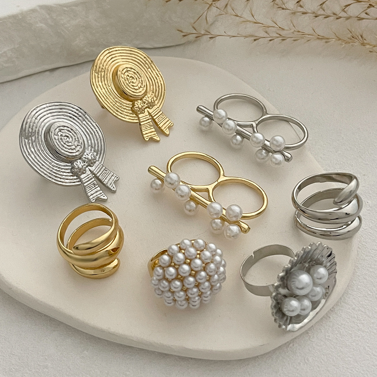 10g Weight Rings Classification Adjustable Ring Size 1 Piece Quantity Holiday Occasion Imitation Pearl, Alloy Material Waves, Flower Pattern 2025 Spring and Summer Season Women's Gender Plating Design Glam, Exaggerated Style Glam Exaggerated Waves Flower Imitation Pearl Alloy Plating Women's Rings 10