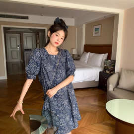 复古印花泡泡袖连衣裙女夏季2025新款设计感小众别致显瘦圆领裙子
