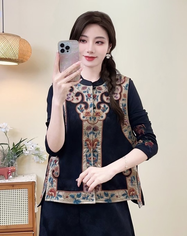 新中式马夹女2025新款民族风马甲女刺绣缎面提花坎肩立领盘扣背心|undefined