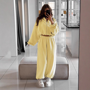 �羳���e�W��Ůʿ���b��ɫ�L������Bñ�_���ɾo������_ѝ������