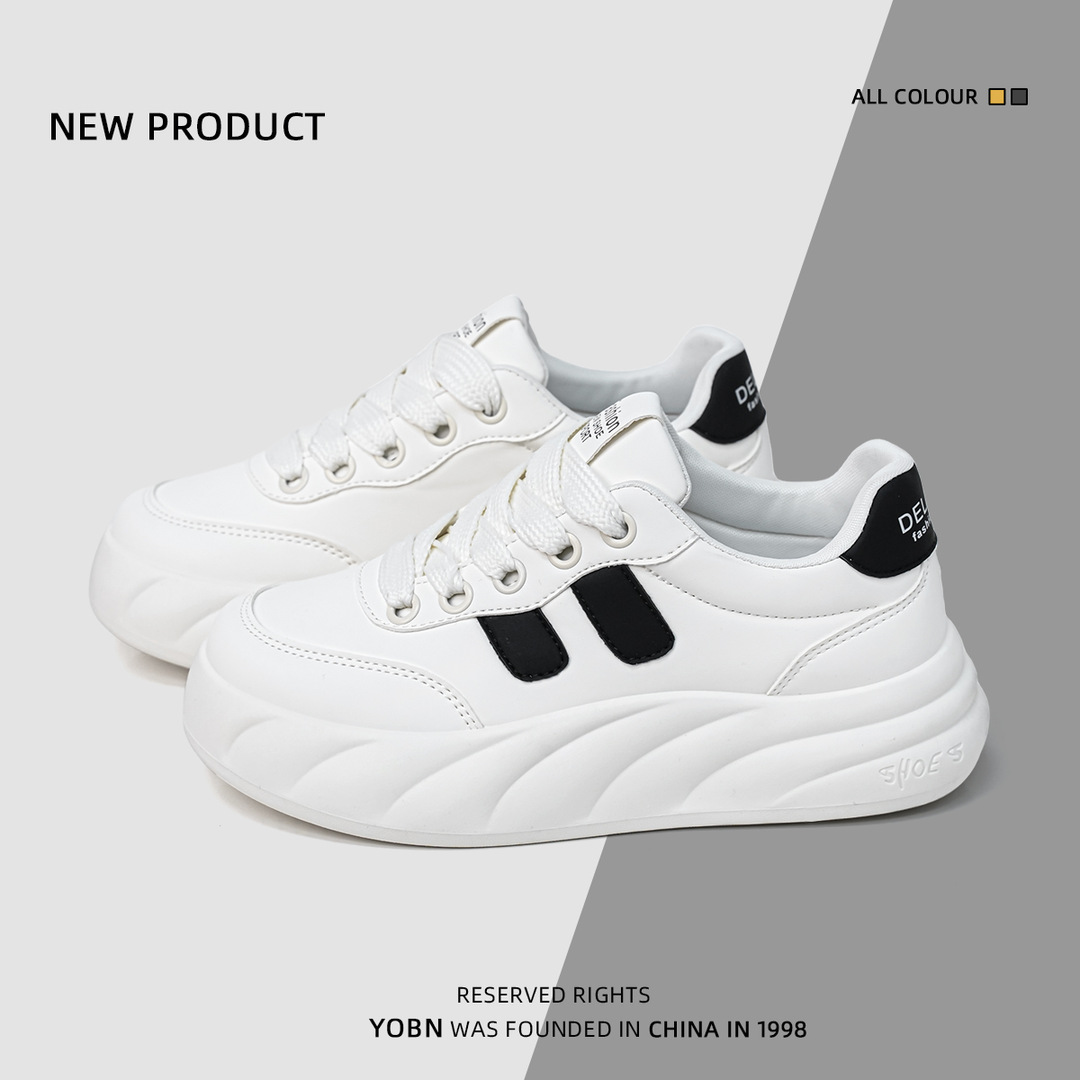 Zapatos blancos super calientes 2024 nuevos zapatos de skate ligeros de estilo universal con suela gruesa de tendencia de zapatos de pan de deporte casuales