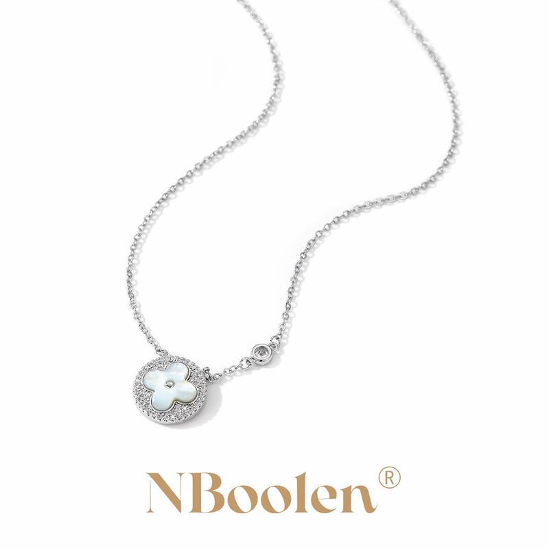 Designer New Arrival high quality Light Luxury Four-leaf Clover Necklace Commuter All-match Boutique Necklace Women Necklace Chain Jewelry