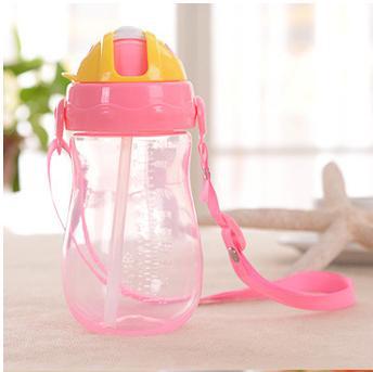 Liquidación de procesamiento giratorio oso botella de agua portátil para niños con paja boca suave taza de paja 350ML Flip taza de agua