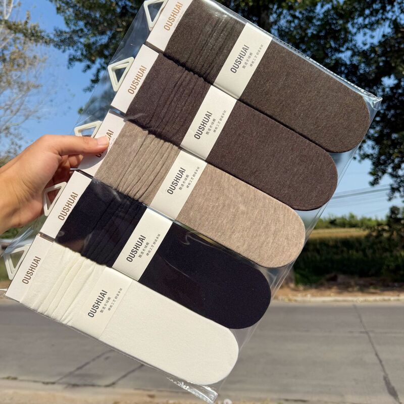 New Autumn and Winter Women's Straight Long Cotton Socks with Dots, Japanese and Korean Style with Heel and Bow New Autumn and Winter Women's Straight Long Cotton Socks with Dots, Japanese and Korean Style with Heel and Bow