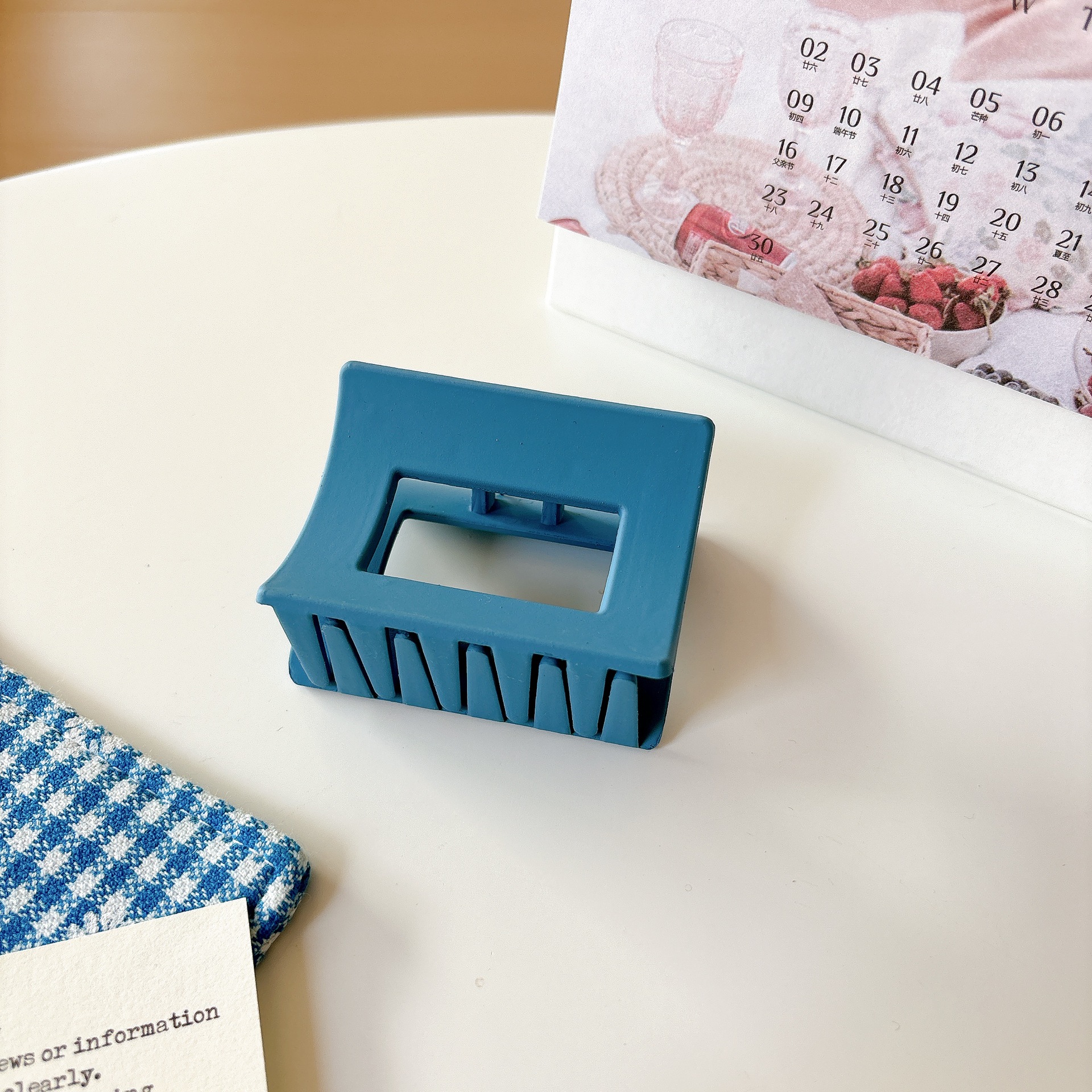 Japonés y coreano accesorios para el cabello hembra Klein azul clip temperamento simple giro horquilla corazón pequeña horquilla placa geométrica horquilla