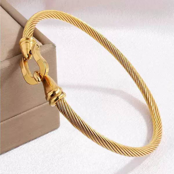 【25】 Golden Horseshoe Hook Bracelet