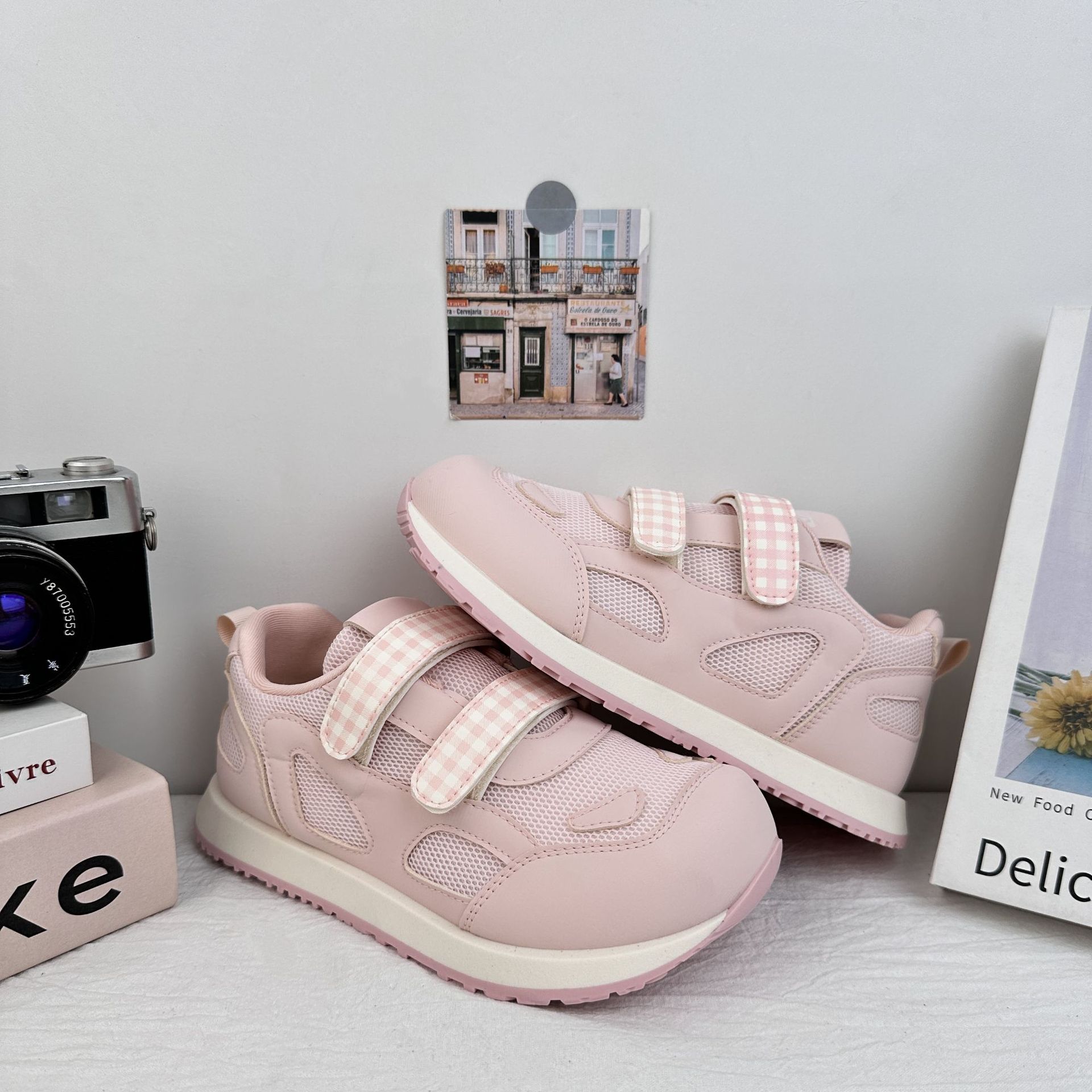 Yuanbo verano zapatos de skate delgados para mujeres 2025 nuevos zapatos de red para mujeres respirantes de malla velcro zapatos blancos pequeños