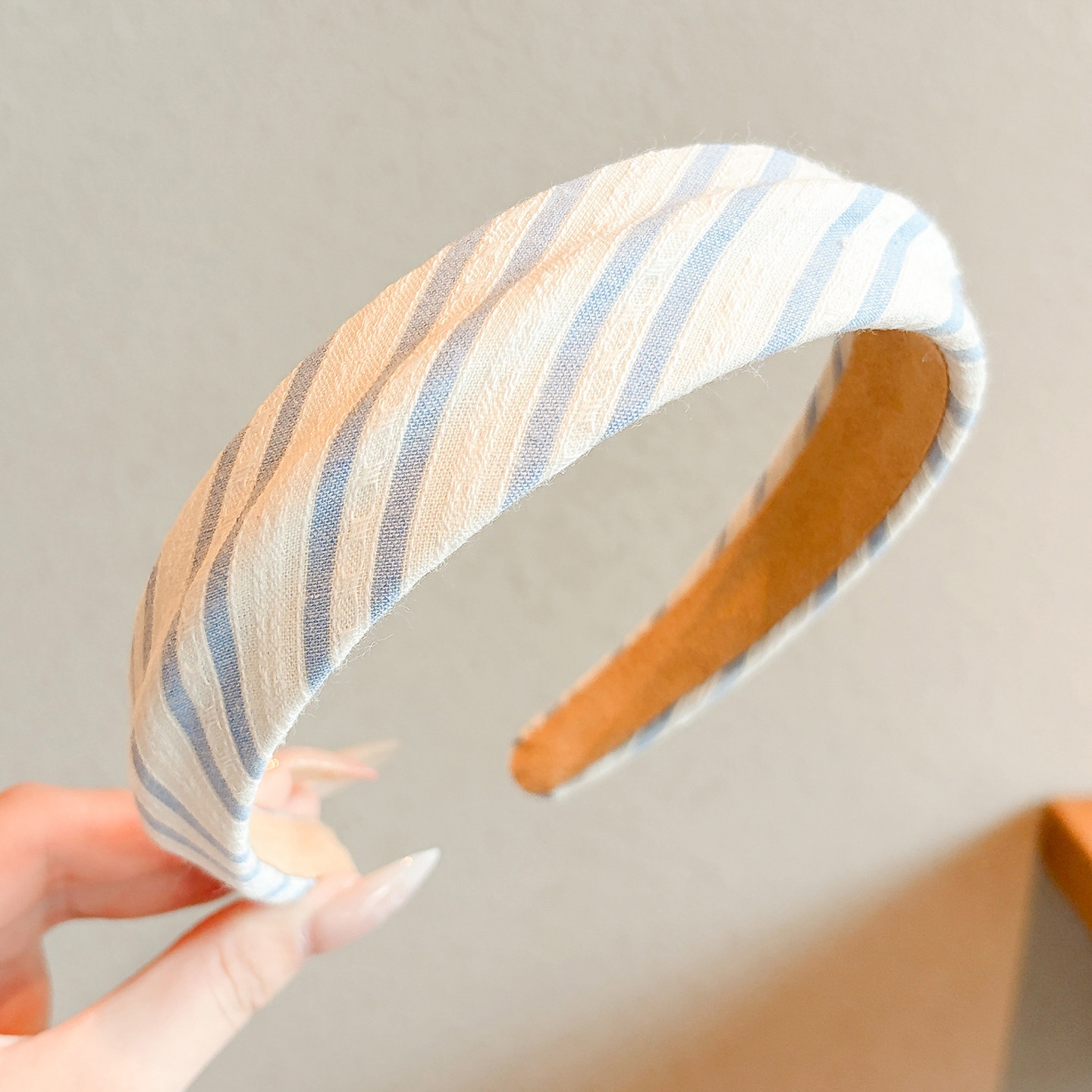 Diadema alta para mujer, nueva colección 2026, accesorio para el cabello estilo Chanel francés, elegante banda ancha para el cabello.