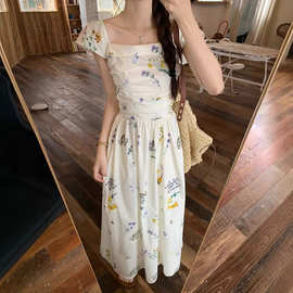 小飞袖方领碎花连衣裙子女夏季2026新款海边度假茶歇法式气质长裙