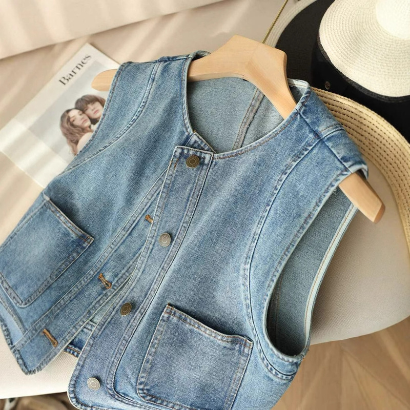 Fashionable and Stylish Versatile Layered Denim Vest for Women, Spring and Summer Loose Short Sleeveless Jacket for Petite Figures, Casual Top
