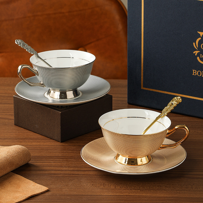 Tazas y platillos de café de porcelana china de alta gama, lujo ligero, té de la tarde de alto valor, tazas de pareja, cajas de regalo exquisitas, tazas de cerámica de lujo
