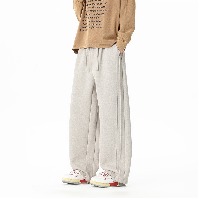 Men's sand-colored casual pants, featuring a diagonal cut, oversized fit, wide-leg design, and a relaxed style, perfect for autumn 2026 – a versatile and stylish new addition to your wardrobe