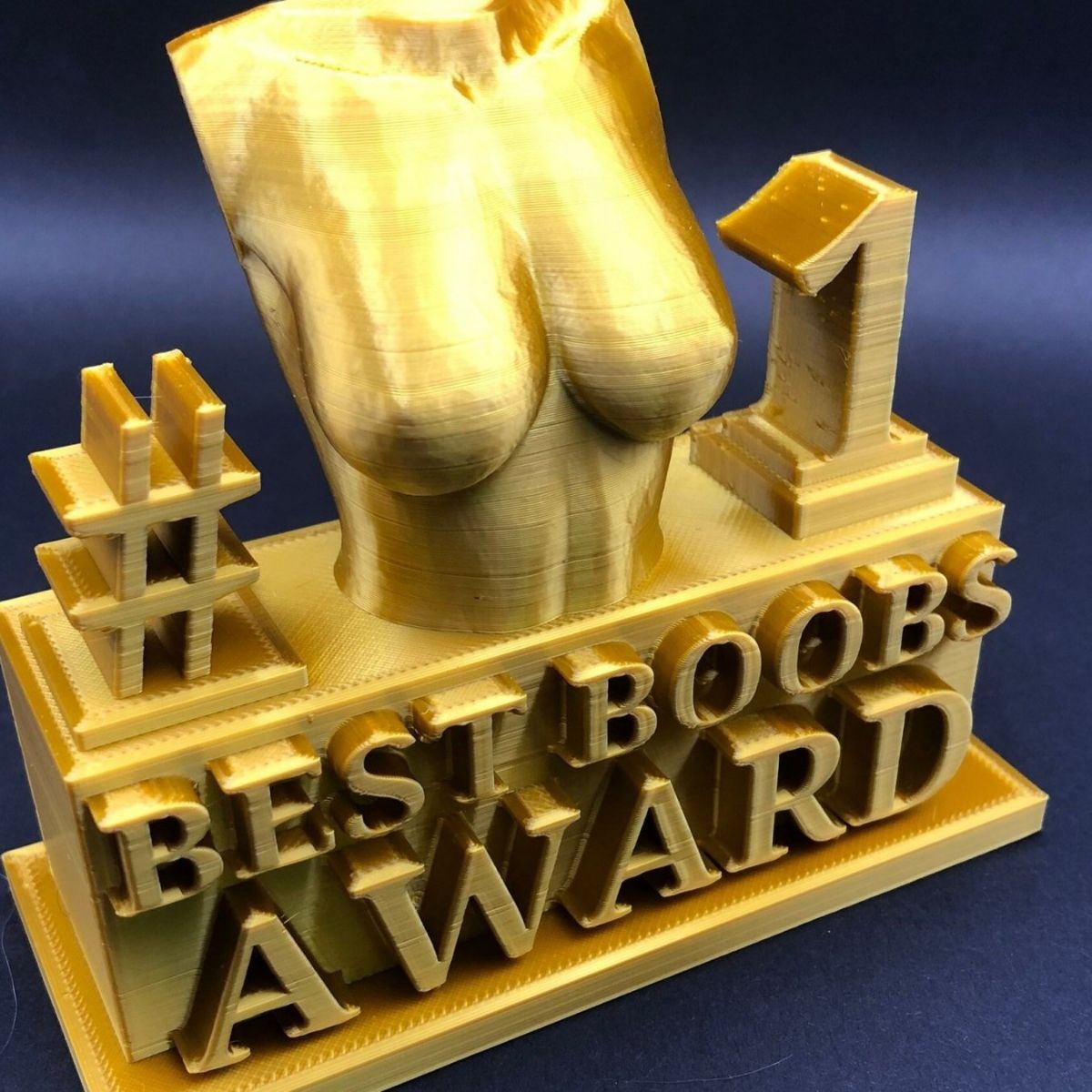 Trofeo Decorativo Creativo de Oro en Resina para Premiación