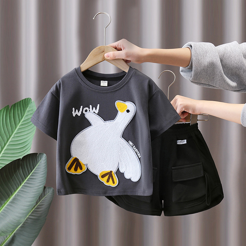 7135 traje de camiseta para niños pantalones cortos de manga corta de dibujos animados de verano de dos piezas verano de moda para niños 2025 nuevo verano