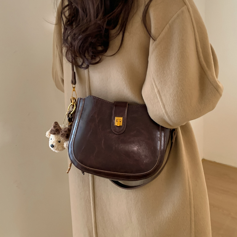 Vintage cera de piel debajo de la axila bolso de cubo bolso de viaje para mujeres otoño y invierno 2025 nuevo estilo coreano mochila de hombro casual