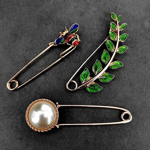 [Jieming] Fashion Pearl Clog Shoes Waist Pin Fashion Women's Brooch Guangdong Gold Color Preservation Processing Technology