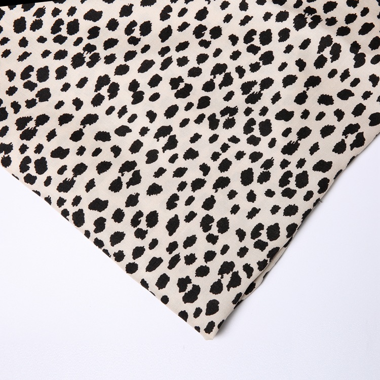 La última tela de rayon 100% para ropa de cama doméstica cómoda, tela de rayon suave y duradera