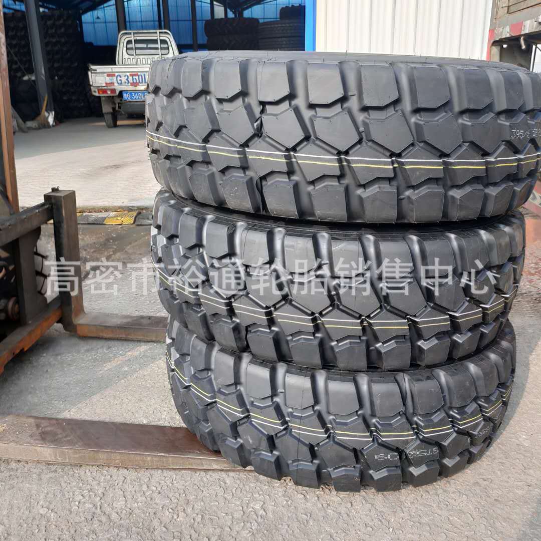 汽车真空钢丝轮胎305 335 365 395/80 85R20 越野人字胎385/95r20