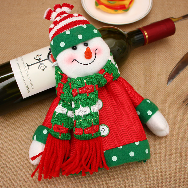 Juldekoration vinflaskfodral santa claus i stickat material_voghion.com