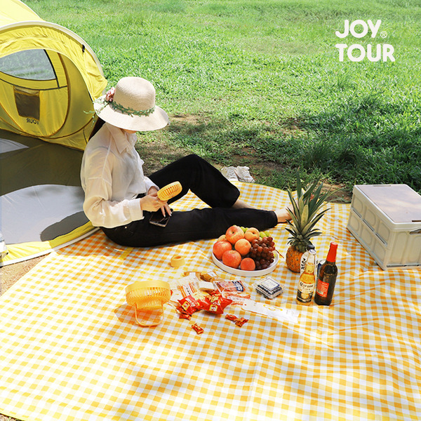Disposable yellow and red plaid picnic paddy paddium outdoor…