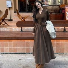 法式时尚复古赫本风v领纯色长袖连衣裙女2025秋季新款气质a字裙潮