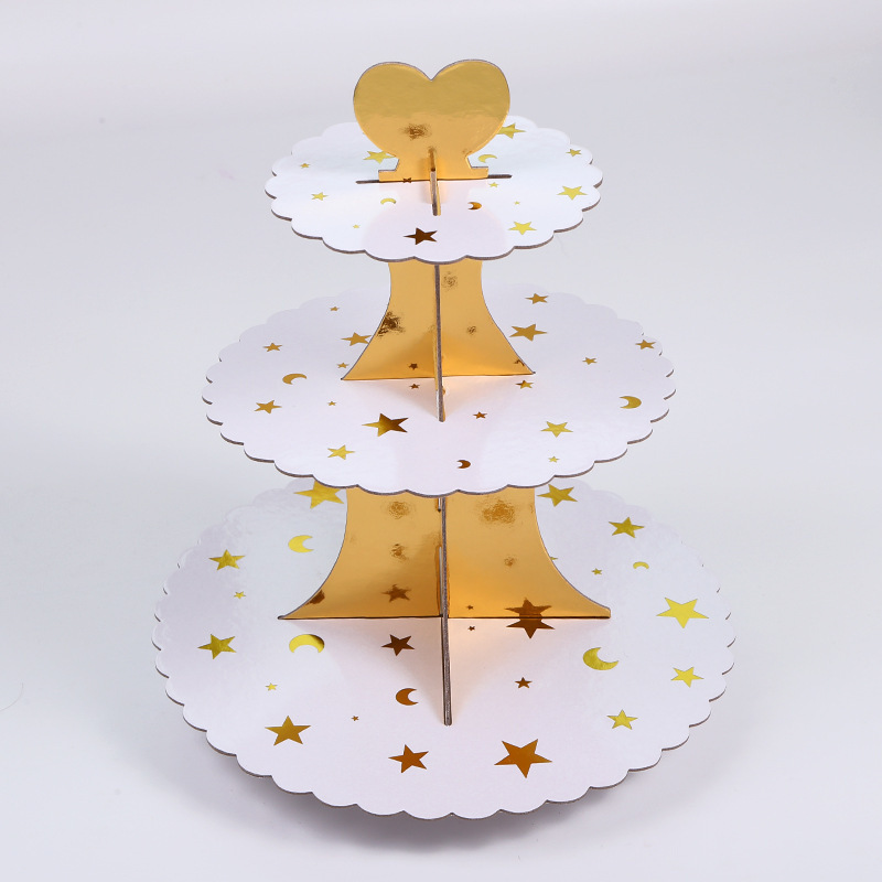 En stock monocromo de tres capas de pastel dorado soporte desechable mesa de postre creativo postre pantalla soporte bandeja traje
