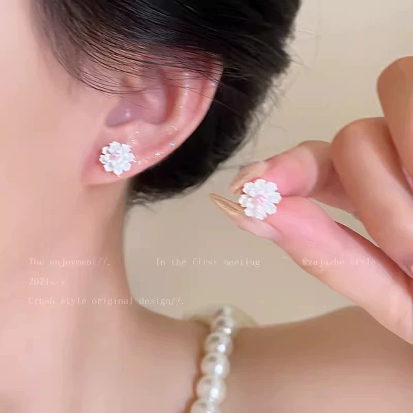 Серебристый
