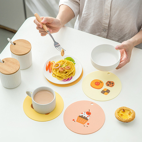 Round heat-insulating pad, anti-scald, water and oil-resistant dining mat, household high-temperature resistant silicone table mat, simple bowl mat