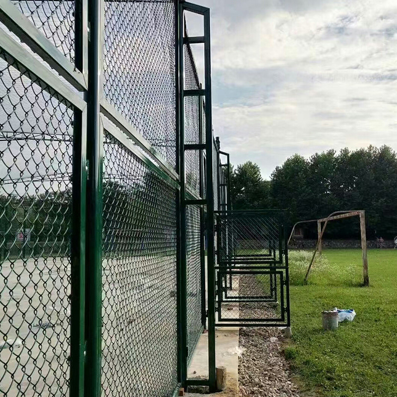 Cerca de la Corte escuela deportes estadio gancho aislamiento de protección de alambre de hierro cerca de la red pie valla de cancha de baloncesto fabricante