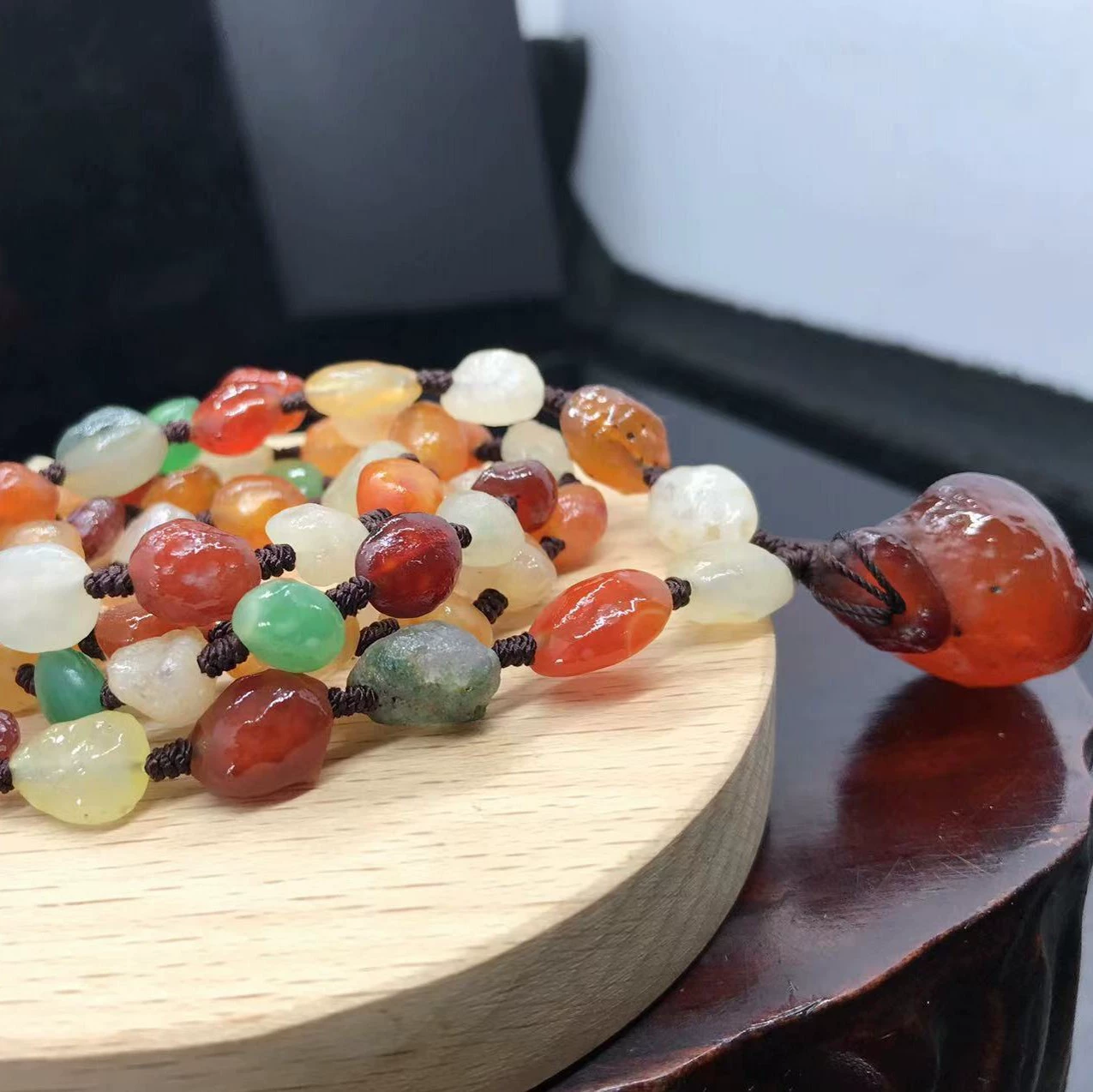 Оптовая фабрика натуральный Alxa Gobi оригинальный камень агат красочное ожерелье агат