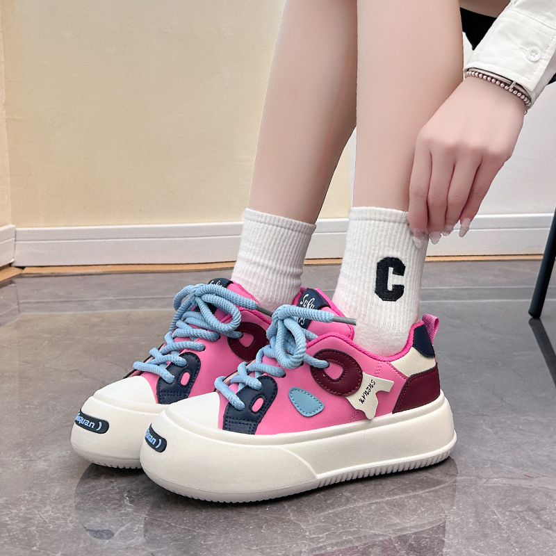 Petites chaussures blanches femme 2024 printemps nouvelle étudiante édition coréenne Instagram tendance polyvalente semelle épaisse chaussures de planche printemps et automne chaussures décontractées_voghion.com