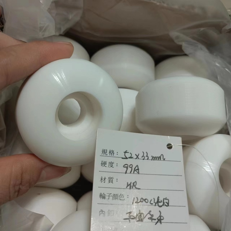四輪52x32mmスケートボードの車輪の線輪の双反り板の専門の動作輪95aの高硬度のスケートボードの輪pu輪|undefined