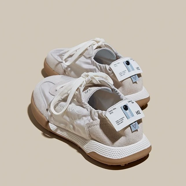 Мягкая кожа Ice Silk De Training Shoes Женские тонкие 2023 Летние новые нишевые Дизайнерские кроссовки Sense с мягкой подошвой Спортивные повседневные кроссовки