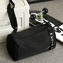 简约旅行包男士运动轻便户外斜挎包男款潮流大容量行李单肩背桶包