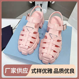 24夏季松糕厚底三角标橡胶编织凉鞋齿轮粗跟圆头增高罗马包头女鞋