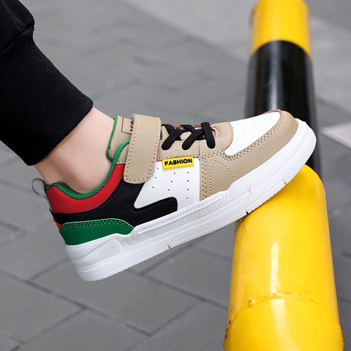 Children's shoes in spring and autumn, new girls 'shoes, low-cut leather and all-match, middle-aged and middle-aged boys' sports skateboarding shoes