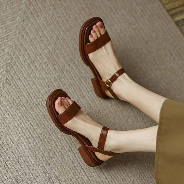 Fashionable universal comfortable sandals flat