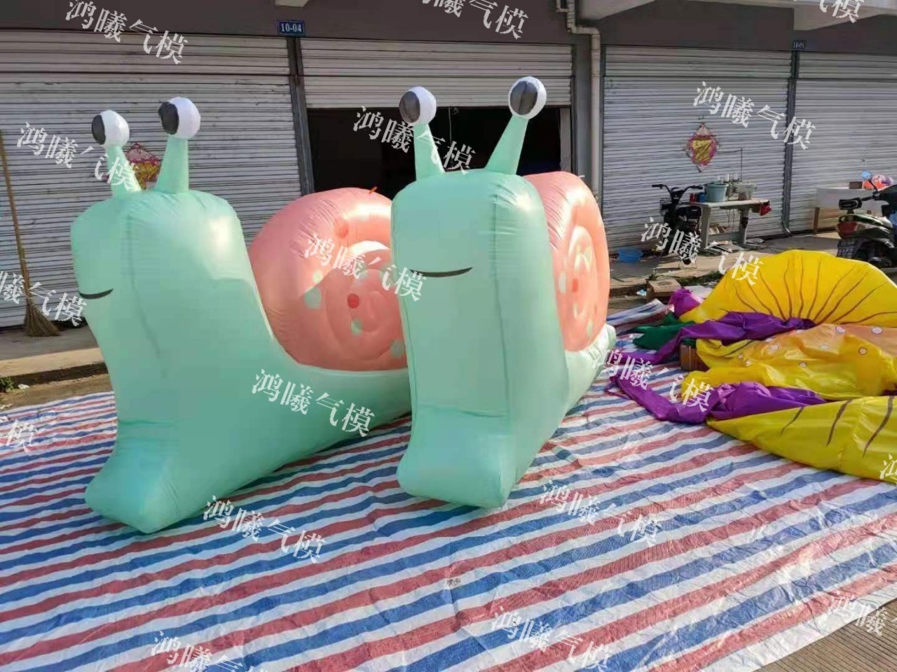 充气蜗牛卡通昆虫植物藤蔓仙人掌鹦鹉鱼花朵气模商场酒吧公园模型