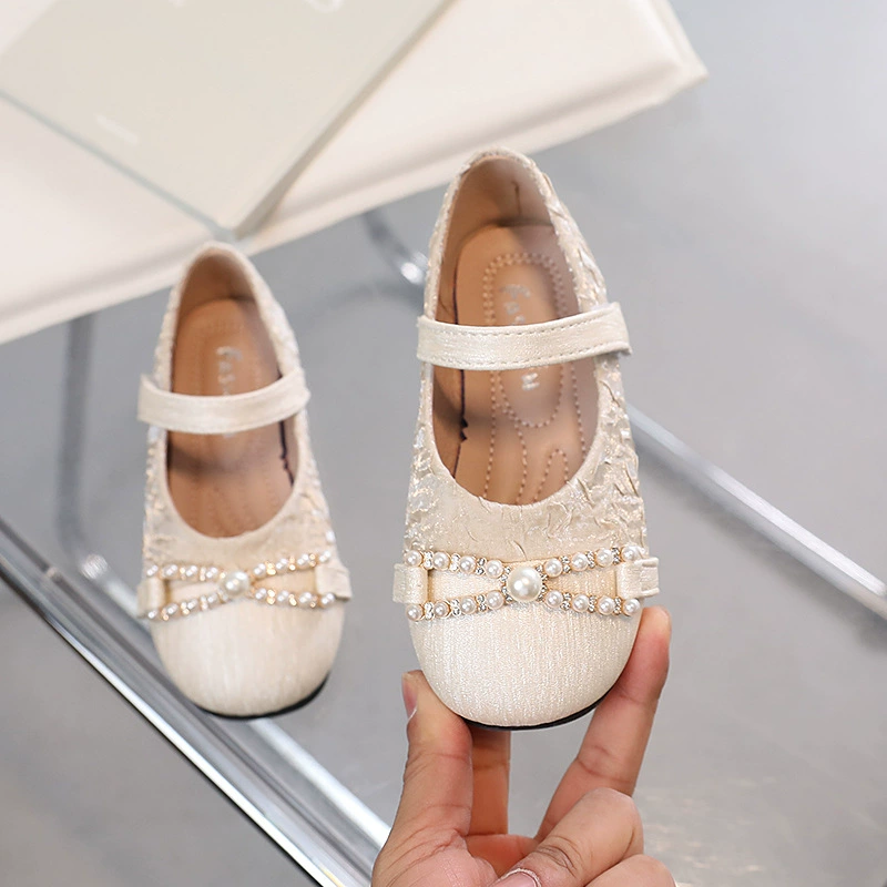 Обувь для девочек, однослойная обувь 2023, весна и осень, новая детская нескользящая обувь принцессы с мягким дном, детская обувь с жемчугом для девочек