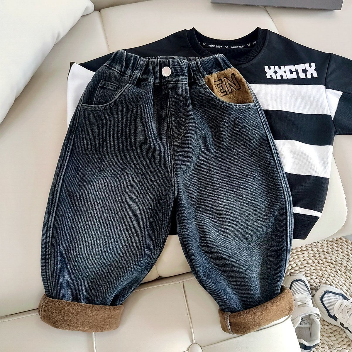 Jeans para niños, ropa de invierno para bebés, nuevos pantalones de aire extranjero, pantalones para niños de otoño y invierno, pantalones para niños de lana image 3