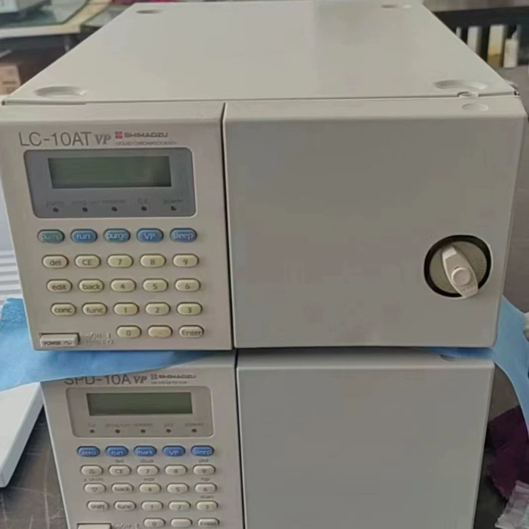 Использованный прибор для жидкостной хроматографии Shimadzu LC10A с одним насосом, одним детектором и ручной инжекцией