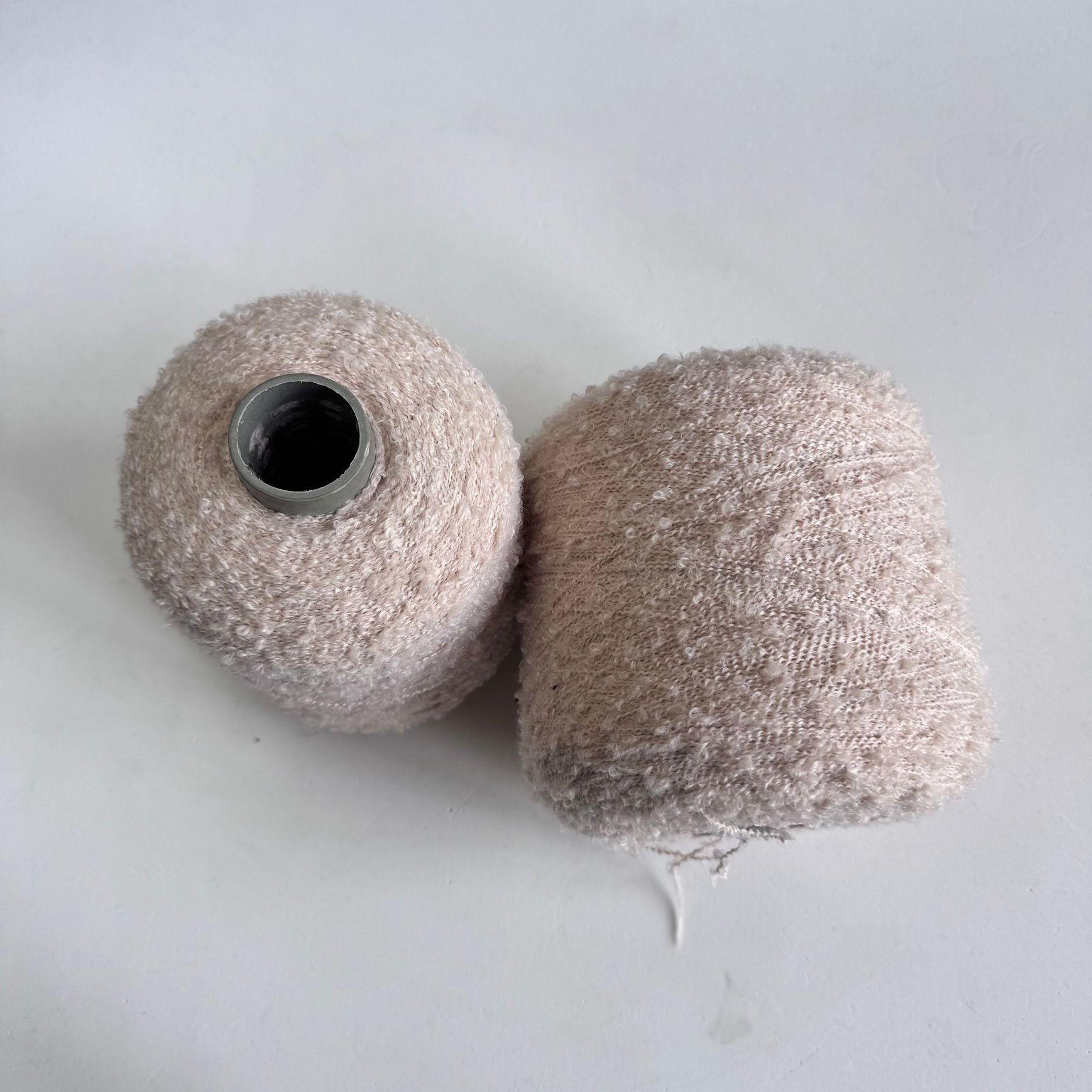 厂家供应3.5支全涤圈圈纱 围巾帽子毯子花式圈圈纱白胚筒纱