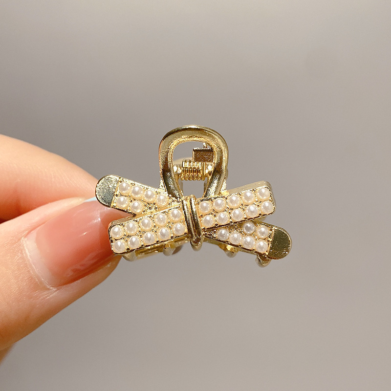 Exquisito clip pequeño clip de flequillo lateral de diamantes de imitación de perlas femeninas nuevo mini clip de tiburón de medio lazo horquilla tocado