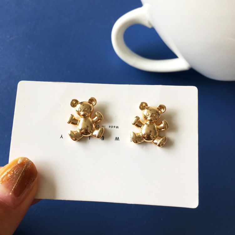 Simple Metal Three-dimensional Bear Earrings display picture 2