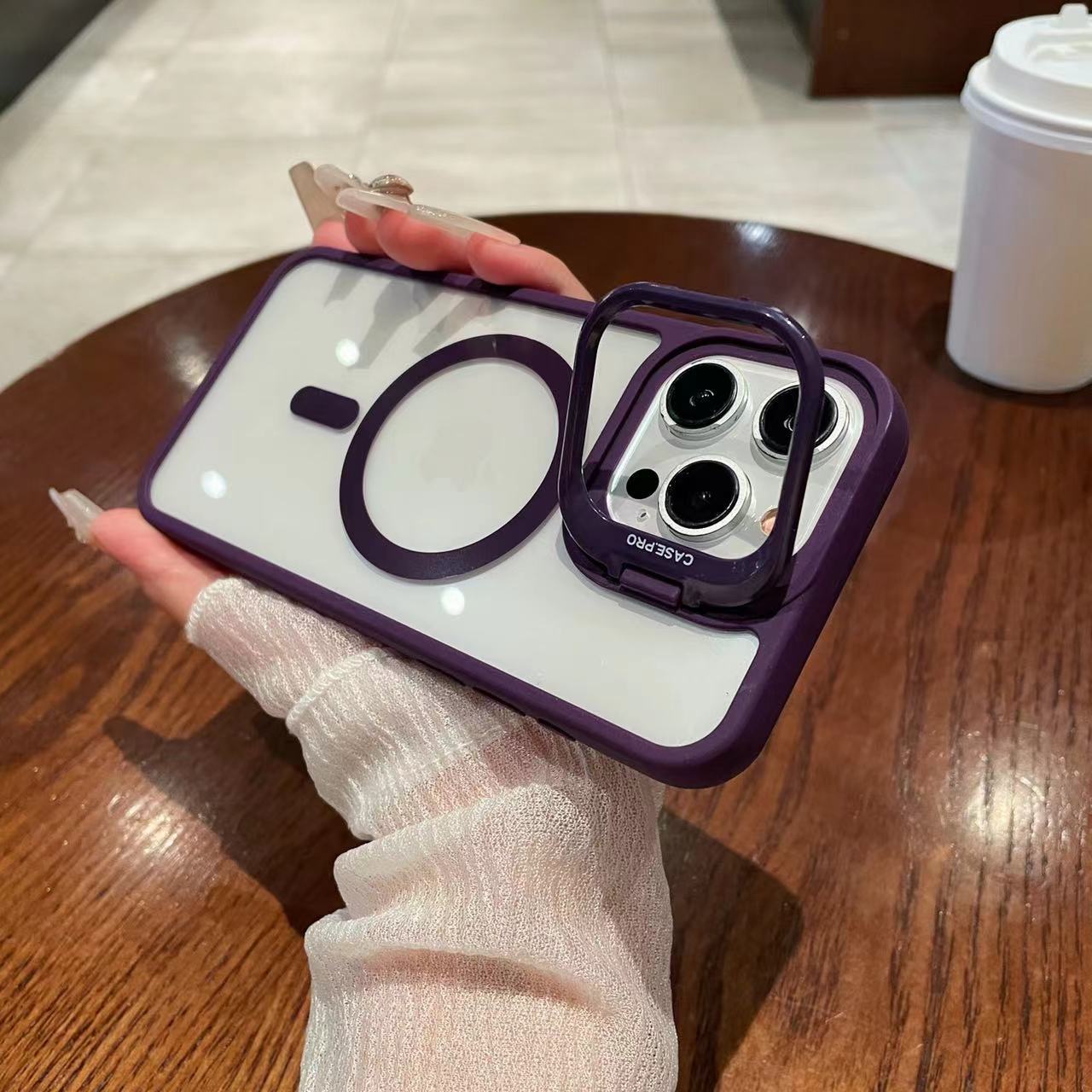 진한 보라색 + 자기 흡입