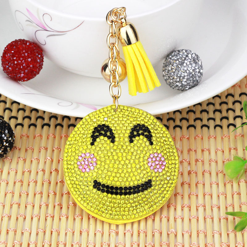 Nuevo creativo cara sonriente coreana llavero de diamante de moda borda de dama bolsos colgantes joyerías de comercio exterior al por mayor